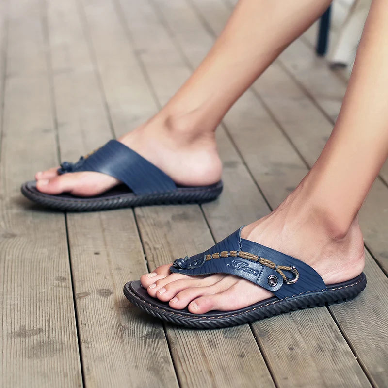 Men's Summer Flip Flops 2025- Comfortable Sandals with Arch Support and Non Slip Sole Suitable for Outdoor Beach Swimming Pools